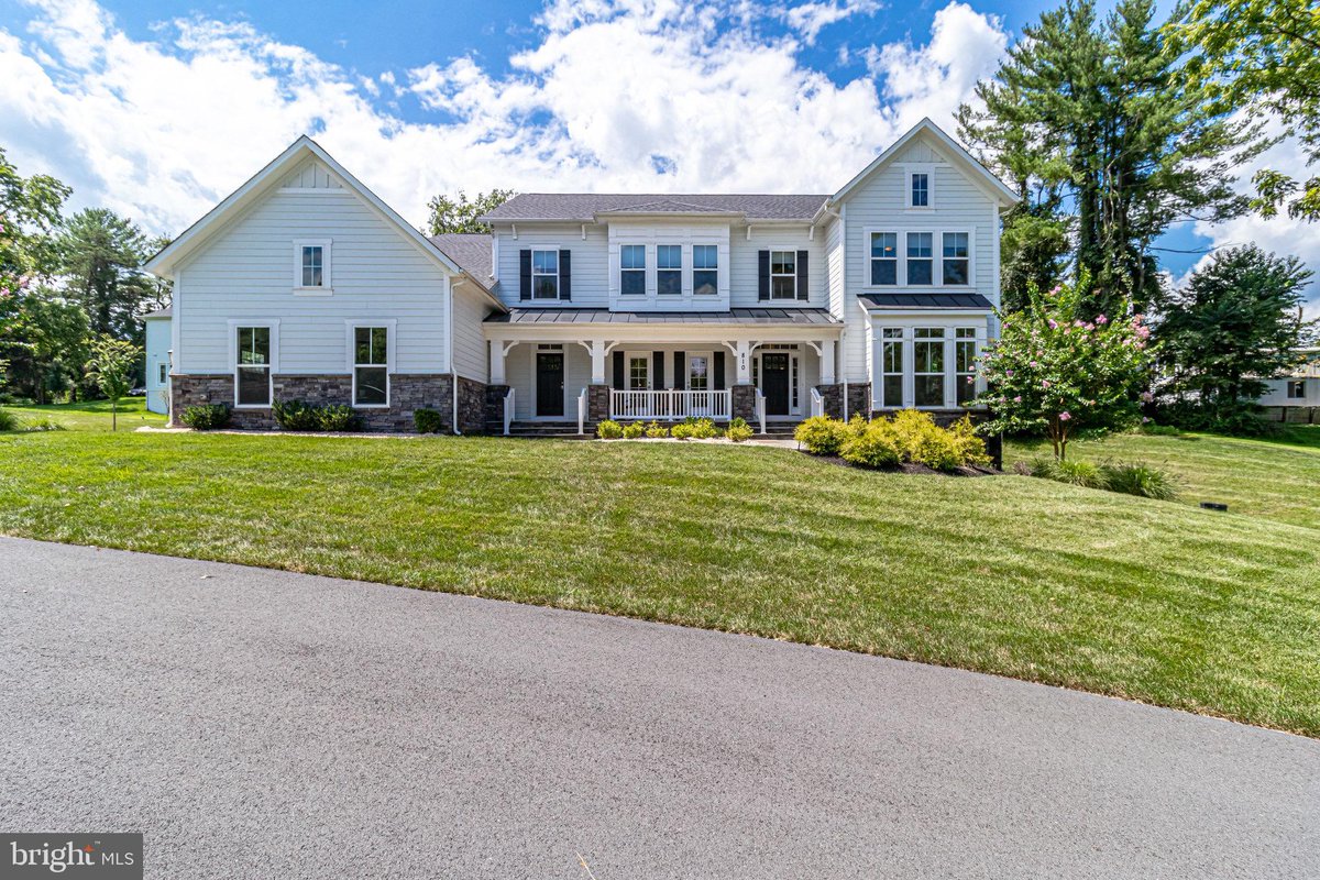 Just Reduced!  $2,479,900.00, 4BR, 5BA, 810 WALKER RD, GREAT FALLS, VA 22066, Full Details 151018590.homesconnect.com/Listing/321006…