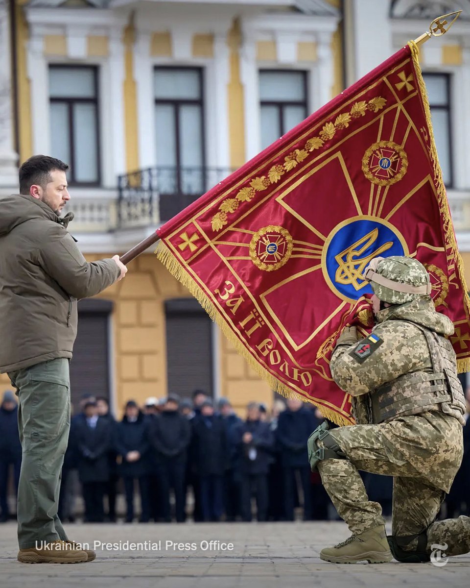 nytimes's tweet photo. President Volodymyr Zelensky honored Ukraine's soldiers and civilians during a ceremony in Kyiv on the anniversary of the war. He was joined by top government and military officials. https://t.co/LvhXy40847 https://t.co/yZ4DTADxM1