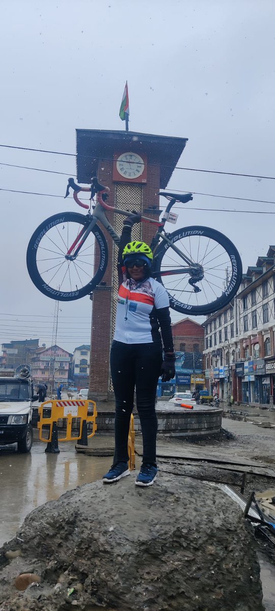 RebirthTrust's tweet image. Preeti Maske achieves her 4th Guinness Record!
Kashmir to Kanyakumari in 11 days, 22 hours, 23 min! 

Dedicated the ride for Organ Donation awareness. 

A super achiever with a noble heart!