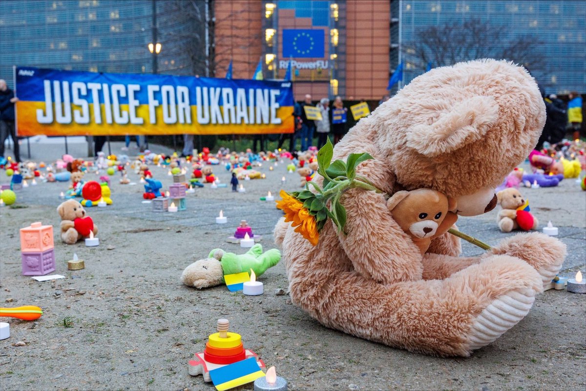 It's one year since Putin invaded #Ukraine. Since then, THOUSANDS of Ukrainian children have been taken by Russia.

Bring them home and sanction those responsible! #UkrainesStolenChildren 
 Avaaz.org/UkraineStolenC…