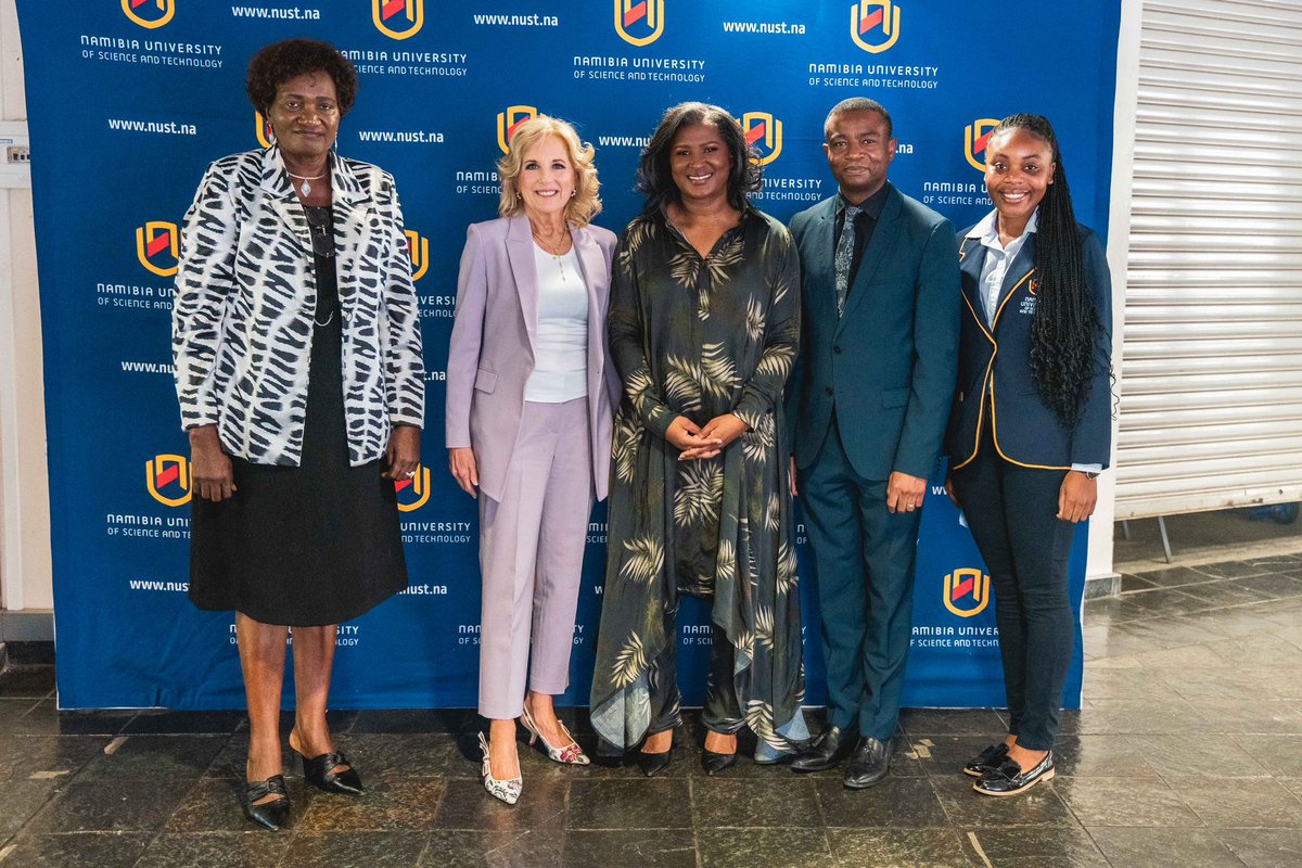 Today, FLON joined <a href="/FLOTUS/">First Lady Melania Trump</a> for a youth engagement session at <a href="/NUST_Namibia/">My NUST</a>, where 1300 students convened to discuss the importance of youth empowerment in Namibia and worldwide.
#FLOTUSinNamibia

Thread ⬇️