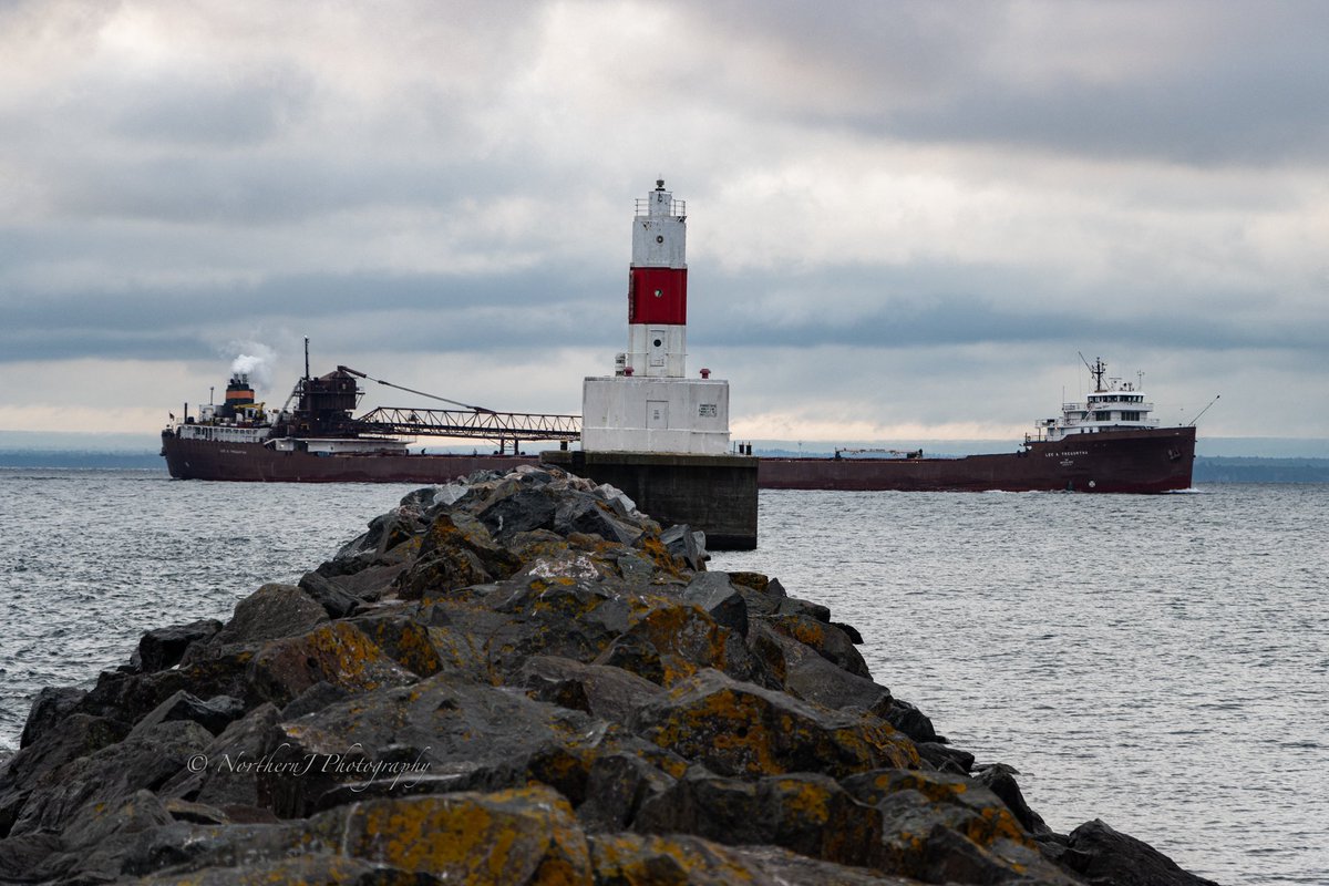 The Lee A. Tregurtha entering the Marquette MI ore dock

📸Canon 90D

#lakesuperior #GreatLakes #PureMichigan #marquette #marquettemi #oredock #freighter #ship #boat #Lighthouse #breakwall  #lake #Cloudy #shipphotography #boatingseason #photography #photographytwitter #canon