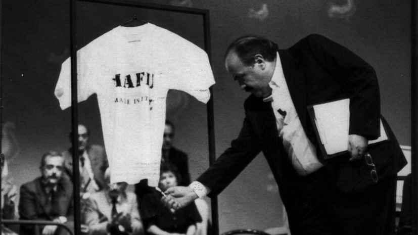 maurizio costanzo che brucia questa maglia con “mafia made in italy” dopo la strage di capaci è una delle immagini che mi resterà per sempre in testa