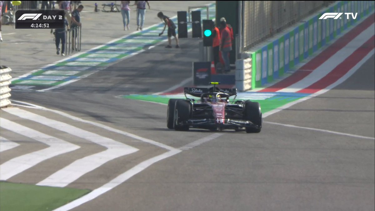 PG10__Inside's tweet photo. ๐ข DRAPEAU VERT ๐ข
Cโest parti pour cette deuxiรจme session de la journรฉe
#F1c #F1Testing https://t.co/tJI7TED0G5