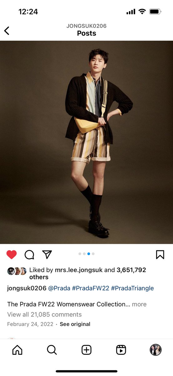 ElissaArbelo1's tweet photo. Old IG post
24 February 2022
Lee Jong Suk Instagram Update
Caption: @Prada #PradaFW22 #PradaTriangle
The Prada FW22 Womenswear Collection featuring Miuchia Prada and Lafsiemens will be available on February 24, 2022 at 10 p.m.
Photo ©️ @jongsuk0206 https://t.co/ZsqkBhmmow
