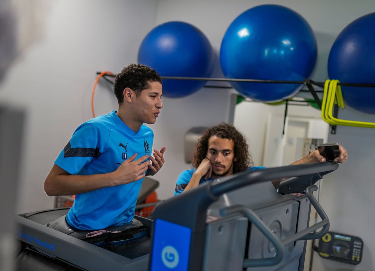 Amine_000's tweet photo. Ayez tous un @MatteoGuendouzi dans vos vies 💙💙🤣 #PreparateurGuendouzi https://t.co/ZPB1BXynht