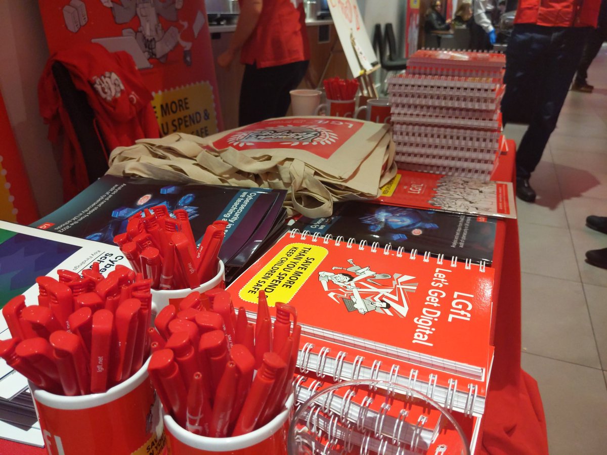 Our resident artist <a href="/artjaz05/">Julian ArtJaz</a> is in the house (Conference)!
Come check him out at the <a href="/LGfL/">LGfL♥️</a> stand and you can get an LGfL bag of goodies! 

#LetsAssemble
<a href="/johnjackson1066/">John Jackson ❤ 🇺🇦 🔥</a>