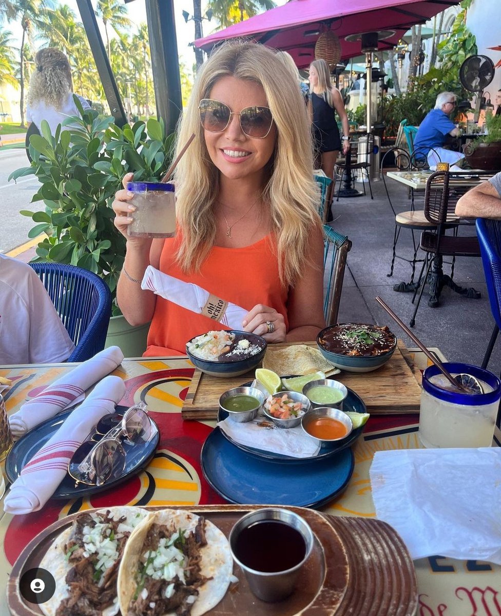 ohmexicomiami's tweet photo. Weekend #OhMexico style 🍹😎 https://t.co/58g7gdY6So