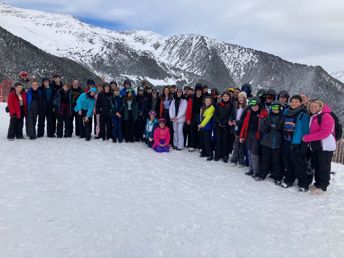ski_ahs's tweet photo. Andorra 2023 - We smashed it 🎿🔥🌨️❄️💪🏻😊😍😂😀😎🤜 https://t.co/vF4VaQ1SAo