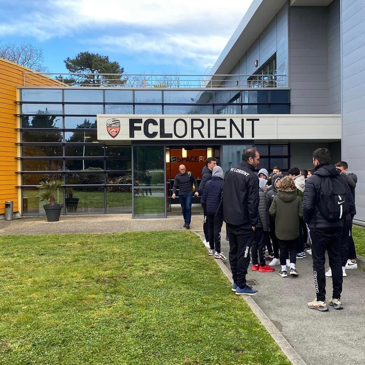 tiismaa44's tweet photo. [U13 Region]

⚔️ Amical vs FC Lorient U13 (V3-0)
🏟 Visite du centre de formation
⚽️ Observation de l’entraînement des pros pour les joueurs.
🤝 Temps d’échange avec des éducateurs de la préformation.

Merci pour l’invitation @FCLorient https://t.co/J915ZioO8l