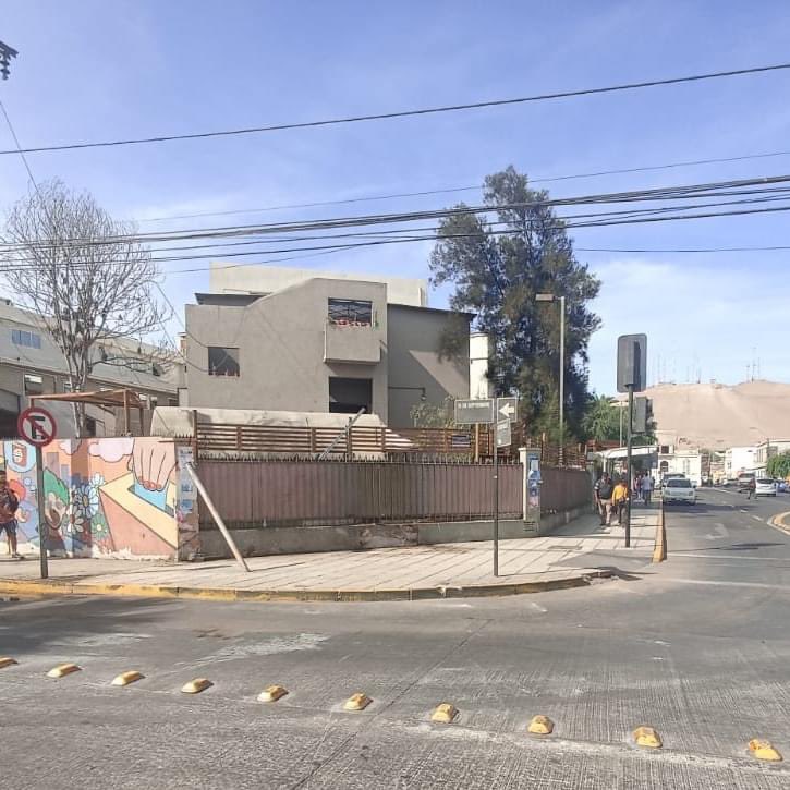 MuniArica's tweet photo. 🚨#Ahora | Equipos dispuestos por la #MuniArica, realizaron la 𝐑𝐞𝐬𝐭𝐢𝐭𝐮𝐜𝐢𝐨́𝐧 𝐝𝐞𝐥 𝐁𝐢𝐞𝐧 𝐍𝐚𝐜𝐢𝐨𝐧𝐚𝐥 𝐝𝐞 𝐔𝐬𝐨 𝐏𝐮́𝐛𝐥𝐢𝐜𝐨 en 18 de septiembre con Arturo Gallo, devolviendo un espacio que generaba un foco de insalubridad e inseguridad. https://t.co/51Imm7PpMP