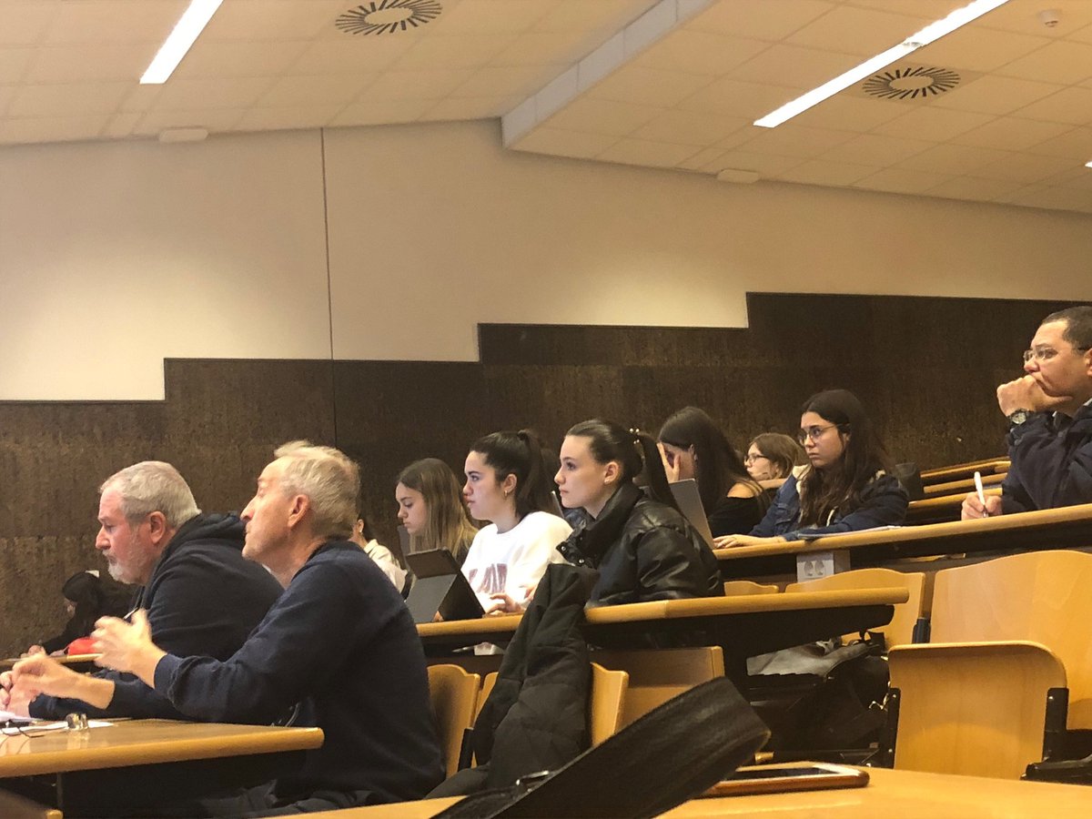 Derecho_UMH's tweet photo. Os dejamos algunas imรกgenes de la ponencia de hoy sobre la reforma del sistema de pensiones que ha impartido magistralmente el catedrรกtico Francisco Javier Fernรกndez Orrico de la @UniversidadMH .Un magnรญfico cierre para la VII ediciรณn del #SPAJ ๐๐๐๐ @csjelxumh https://t.co/HzqXsZ1ys2