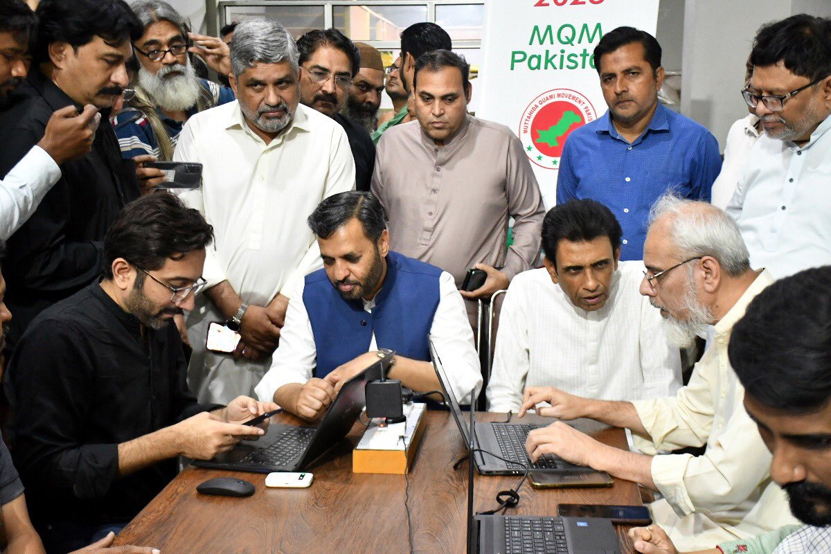 MQMPKOfficial's tweet photo. کنوینر ڈاکٹر خالد مقبول صدیقی کا مرکز بہادرآباد پر مرکزی مردم شماری مانیٹرنگ سیل کا افتتاح 

ملک بھر کے عوام خود شماری کیلئے آن لائن ڈیجیٹل پورٹل پر رجسٹر ہوکر قومی فریضہ پورا کریں،ڈاکٹر خالد مقبول صدیقی

#KhudKoGinwao @allaboutmqm https://t.co/zIrxQaTeSp