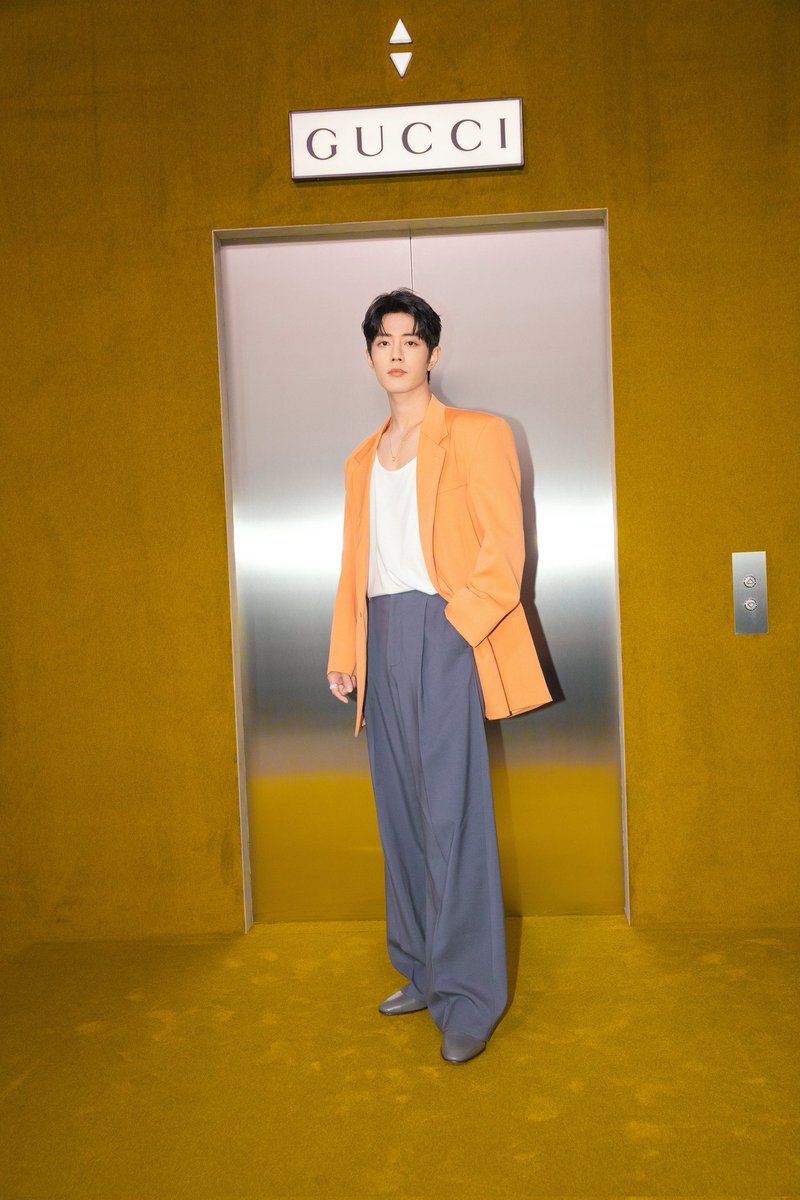 XiaoZhan_OFC's tweet photo. 【230225 Photo】

#MFW #GucciFW23 #XiaoZhan #肖战 #SeanXiao

Xiao Zhan Studio weibo updated:

Global brand ambassador Xiao Zhan wore an orange silhouette suit jacket from the Gucci 2023FW series for the Gucci 2023FW fashion show, sharing extraordinary inspiration with @gucci https://t.co/EJK9KyBIj1