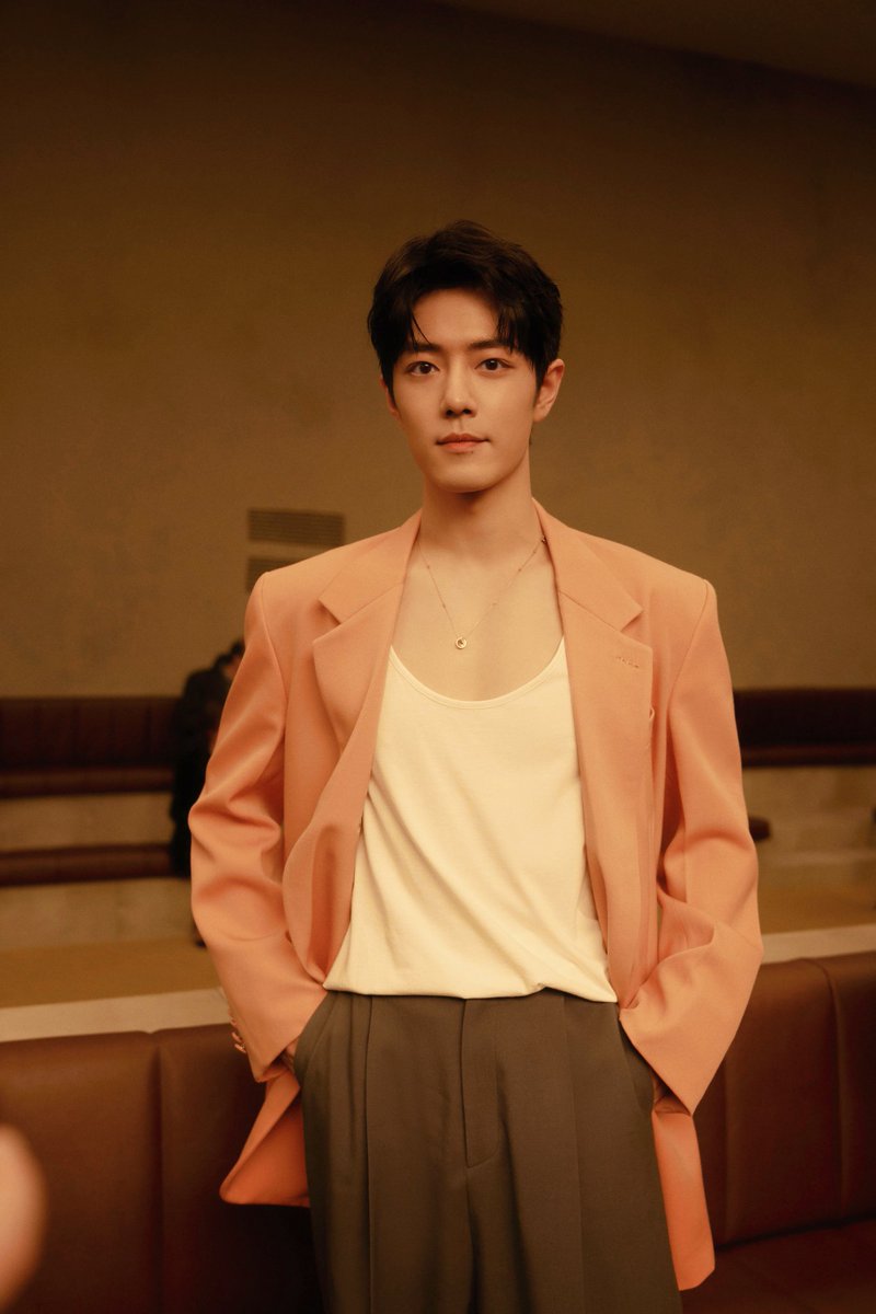 XiaoZhan_OFC's tweet photo. 【230225 Photo】

#MFW #GucciFW23 #XiaoZhan #肖战 #SeanXiao

Xiao Zhan Studio weibo updated:

Global brand ambassador Xiao Zhan wore an orange silhouette suit jacket from the Gucci 2023FW series for the Gucci 2023FW fashion show, sharing extraordinary inspiration with @gucci https://t.co/EJK9KyBIj1
