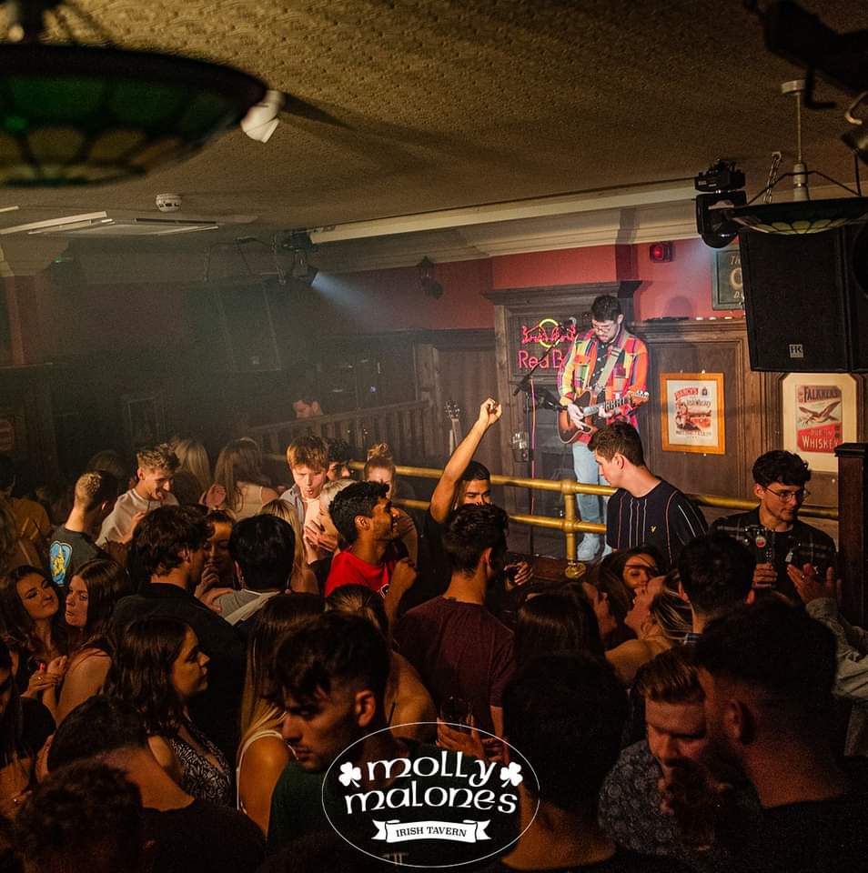 Are you ready to experience the famous Irish Craic of Molly Malone's, Guinness, live music and sports? ☘️ 

Tonight we've got live music from 10pm, entertaining you all the way into the early hours of the morning! As always we're open 'till 4am.