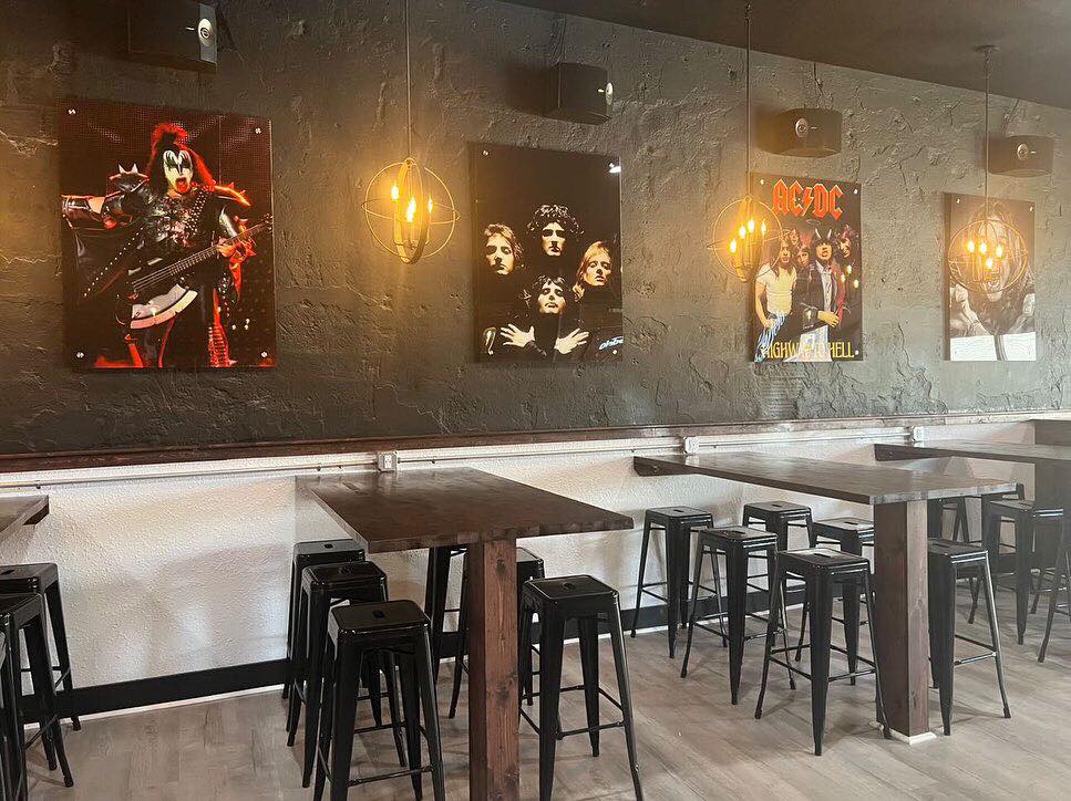 DowntownToledo's tweet photo. 🚨GRAND OPENING🚨

Erie Street Rocks is holding their GRAND OPENING tonight at 5:00PM! The rock ‘n roll themed bar is located just two doors down from Chevy’s Place at 117 N Erie Street.

Toledo, are you ready to rock?! https://t.co/MkJ0VmUXxf