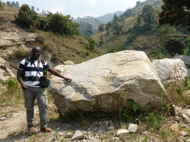Interactions between #landslides and human activities can be problematic, but also lead to opportunities. Jean Claude Maki-Mateso just defended his PhD on this topic in #Kivu, #DRC. Congratulations Dr <a href="/ClaudeMakimates/">Dr Jean-Claude Maki Mateso, PhD</a>! 
@ELI_UCLouvain <a href="/africamuseumbe/">The AfricaMuseum</a>
#CRSN #Lwiro
