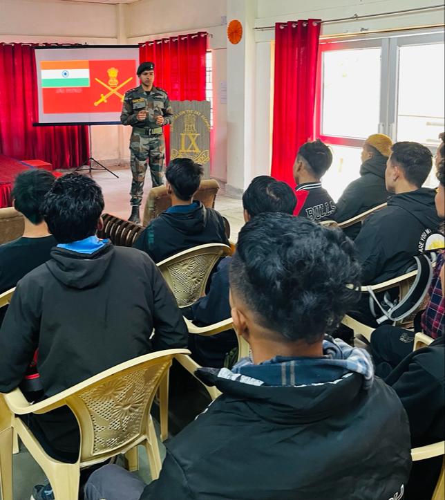 GajrajCorps_IA's tweet image. #Agniveer_recruitment
#IndianArmy helping the local youth with training and guidance from 21 - 28 February at #Tenga. A small help for the motivated youth to serve the nation with honour &amp;amp; pride.
@easterncomd
@adgpi
@MyGovArunachal