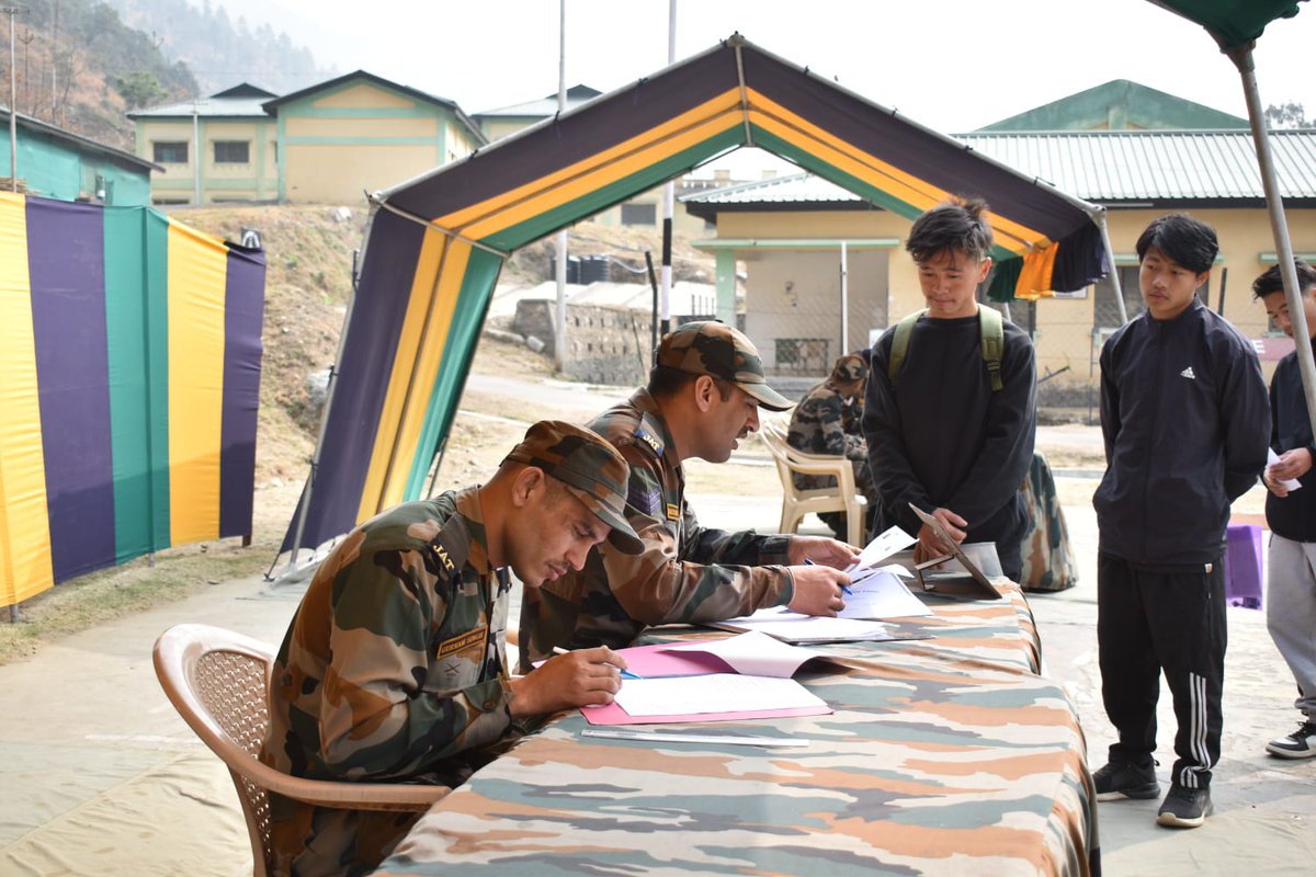 GajrajCorps_IA's tweet image. #Agniveer_recruitment
#IndianArmy helping the local youth with training and guidance from 21 - 28 February at #Tenga. A small help for the motivated youth to serve the nation with honour &amp;amp; pride.
@easterncomd
@adgpi
@MyGovArunachal
