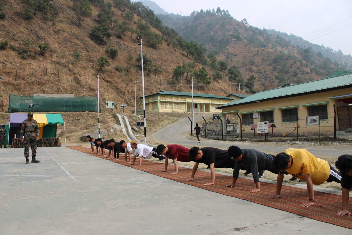 GajrajCorps_IA's tweet image. #Agniveer_recruitment
#IndianArmy helping the local youth with training and guidance from 21 - 28 February at #Tenga. A small help for the motivated youth to serve the nation with honour &amp;amp; pride.
@easterncomd
@adgpi
@MyGovArunachal