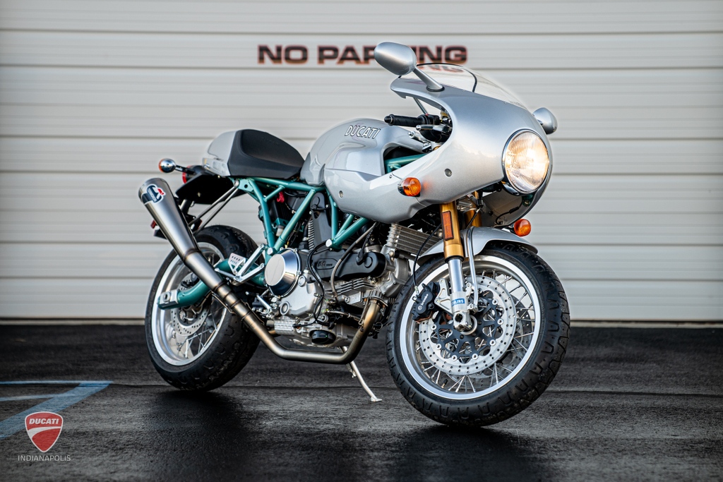 RahalDucati's tweet photo. 💥NEW ARRIVAL💥
Ducati Paul Smart 1000 LE featuring the VERY hard to find @Termignoni_official exhaust system!
1 of 65 bikes that made it the U.S! 😱
💲Call for Pricing | 3 Mi.
#RahalDucati #DucatiIndy #Ducati
#Paulsmart #1000LE #SportClassic
#Termi #Termignoni https://t.co/REA2GLP1Vf