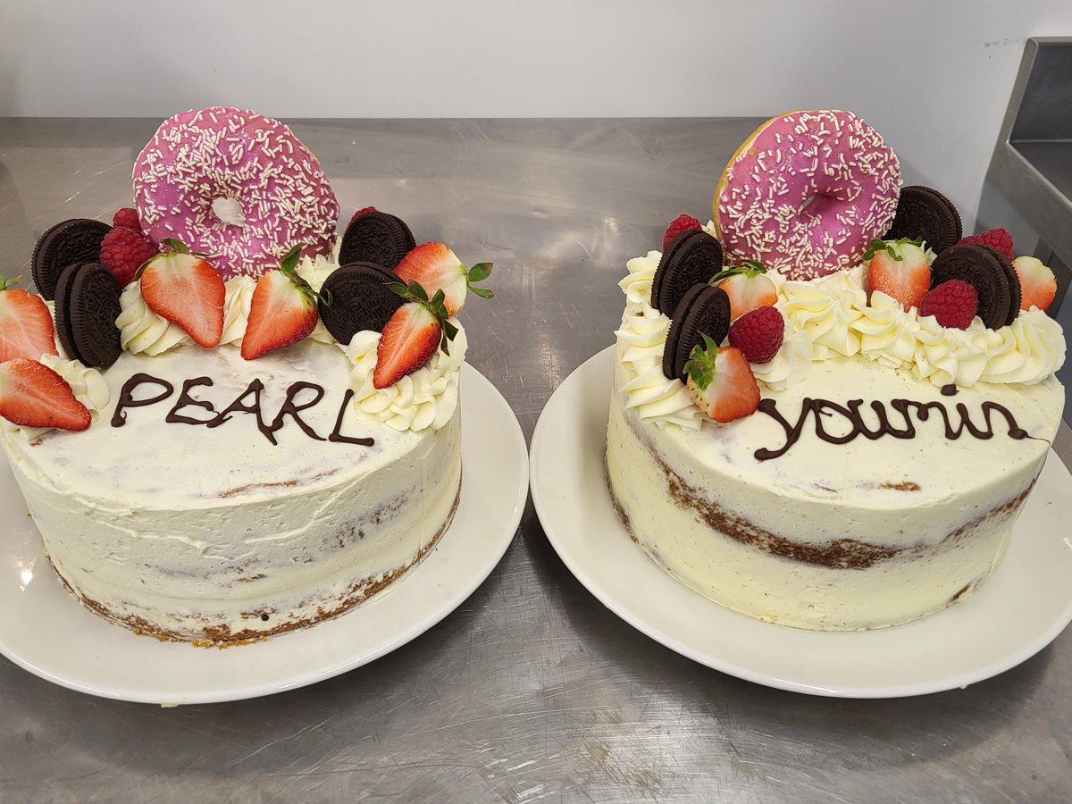 ktstanding's tweet image. 2 Beautiful Birthday cakes for our boarders @FrenshamHeights @Frensham_HH @ashep64 @HolroydHowe 🎂 enjoy 🥳