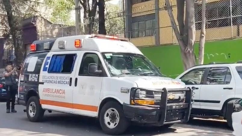 Adela_Micha's tweet photo. #CDMX 🔴

Cuatro alumnos de una secundaria en la alcaldía #Cuauhtémoc fueron trasladados a un hospital tras resultar intoxicados por el llamado “Reto Clonazepam”. https://t.co/22WNBtcLcW