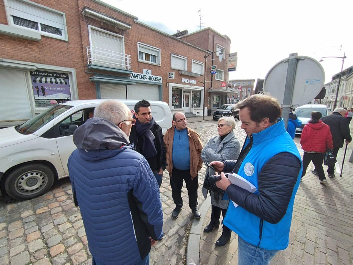 rn_hdf's tweet photo. 🚜🔴Nos élus étaient présents cet après midi pour soutenir les agriculteurs du Valenciennois et de l’Avesnois qui manifestaient contre l’implantation d’une usine à batterie à #Jenlain.
Nous nous opposons à l’expropriation de terres cultivées alors qu’une friche industrielle (...) https://t.co/5hqjNDlkNw