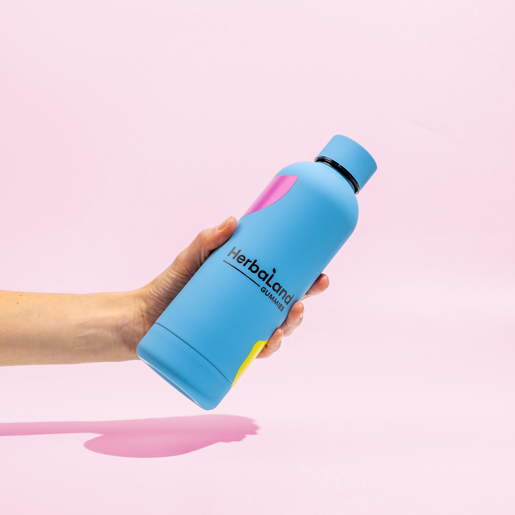 herbaland's tweet image. Quench your thirst in style with a free personalized Herbaland water bottle when you spend $115 or more (after discounts and taxes). 

Your drinks will stay chill and so will your savings. Don't miss out, get yours now! 💦

#HydrateInStyle #Herbaland #StayCool #Thirsty #Savings