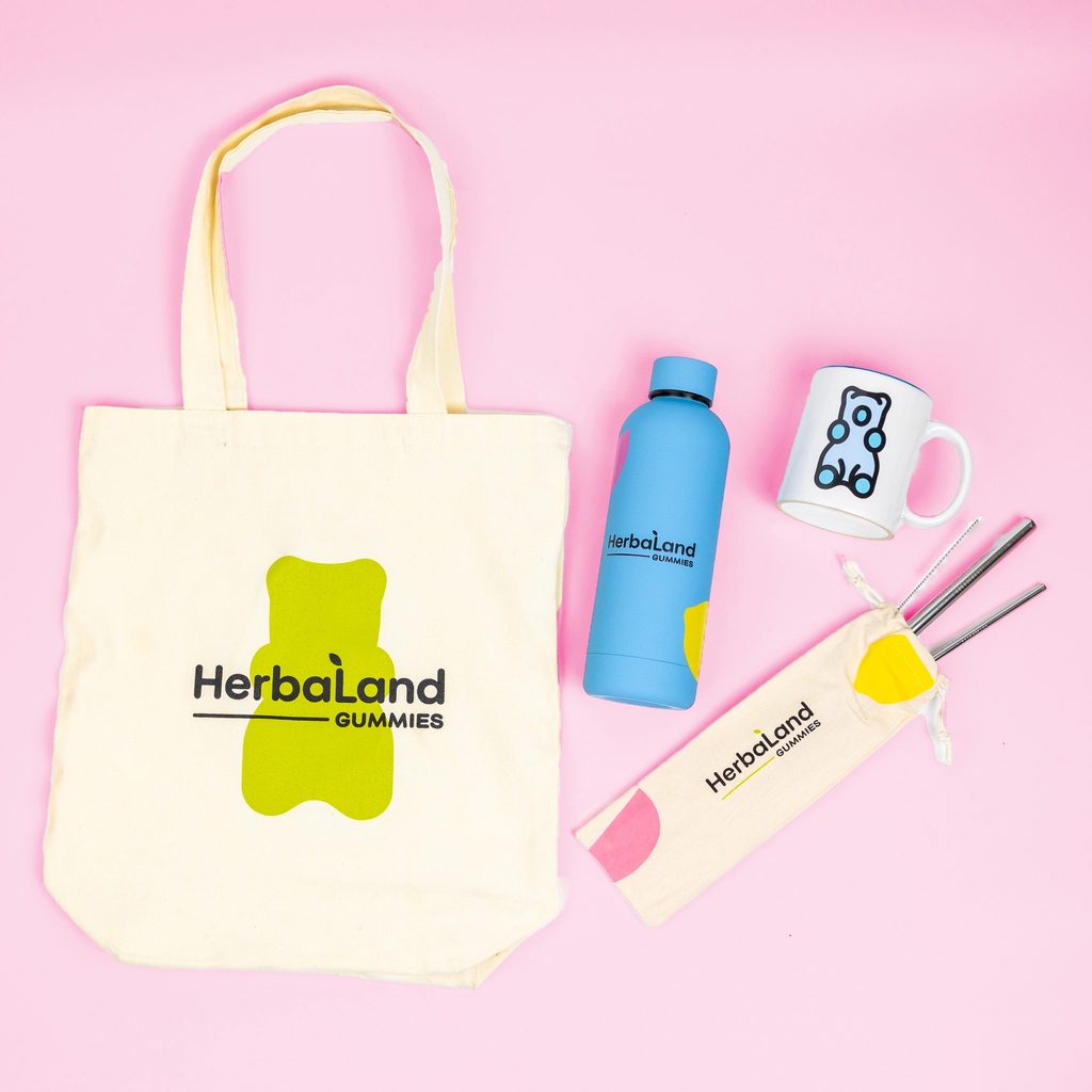 herbaland's tweet image. Quench your thirst in style with a free personalized Herbaland water bottle when you spend $115 or more (after discounts and taxes). 

Your drinks will stay chill and so will your savings. Don't miss out, get yours now! 💦

#HydrateInStyle #Herbaland #StayCool #Thirsty #Savings