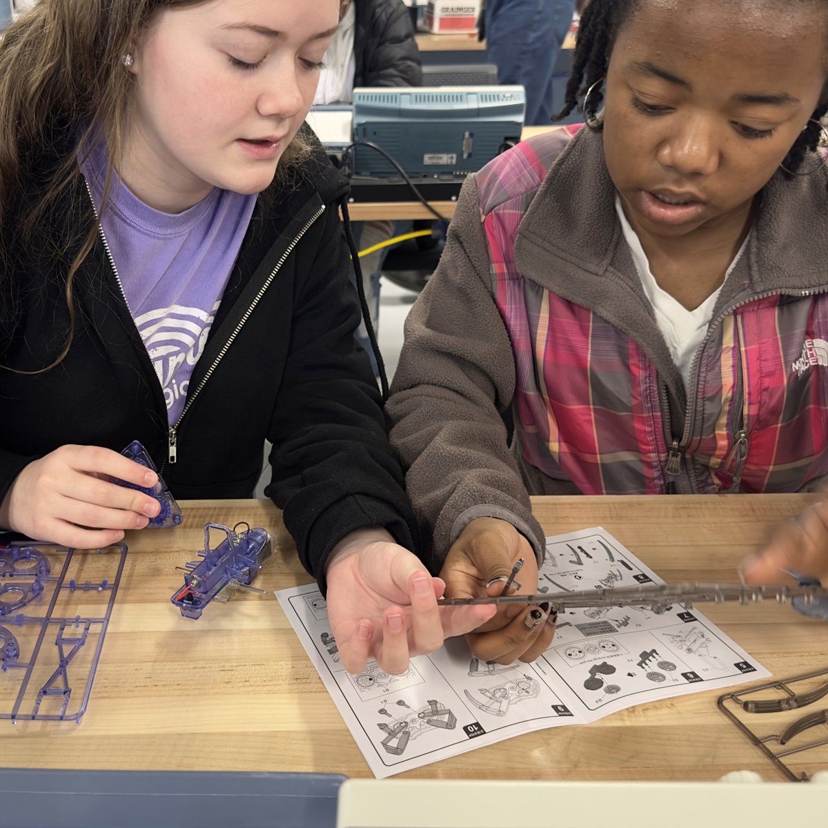 ChattStateCC's tweet photo. It's Girls STEM Day! Girls from area schools trying out Engineering &amp; IT programs &amp; great careers! 
⚛️⚙️🤖
#STEM #chattstate https://t.co/OU9ozVOqL4