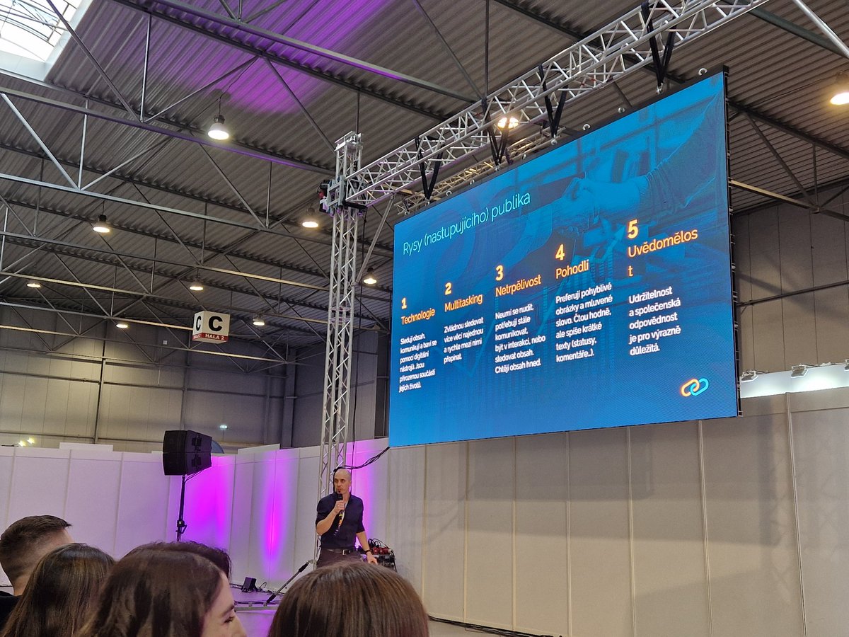 annacopycz's tweet photo. Jaké to bylo včera v rámci Content &amp; Copy Summitu na @czechonlineexpo 2023? ✍️✍️✍️
Šlápla jsem do vrtulí a sepsala pro vás report s bonusovým obsahem, který na akci nezazněl 👉https://t.co/rLzfeWzZMc 
Díky @Vesela_Copy za šéfing naší sekce ♥️ https://t.co/JHis7kUpd1