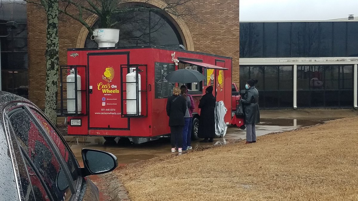 AGilbertHSE's tweet photo. It's cold and wet on ACH campus, but food trucks are still here serving up hot and delish! #blackhistorymonthac https://t.co/wDyL0qO8rg