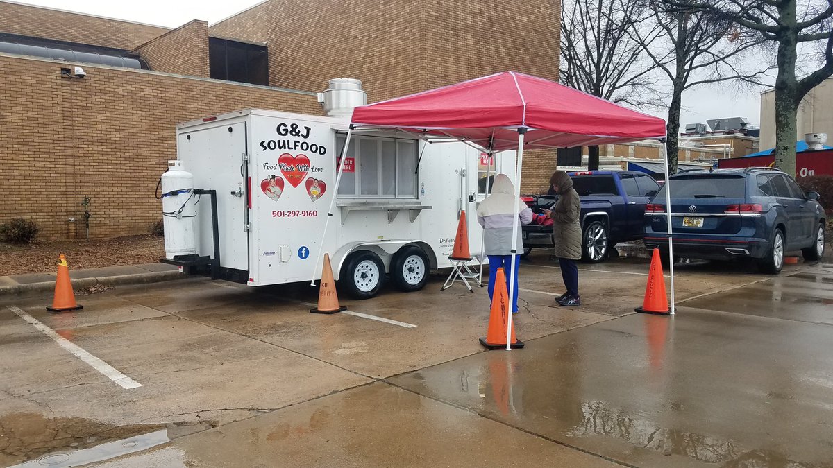 AGilbertHSE's tweet photo. It's cold and wet on ACH campus, but food trucks are still here serving up hot and delish! #blackhistorymonthac https://t.co/wDyL0qO8rg