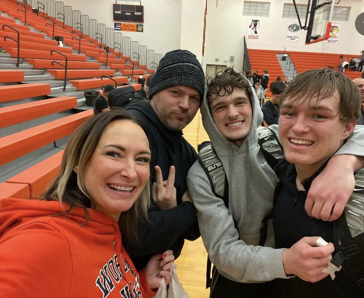 825sports's tweet photo. Senior Night at WHS. Warriors vs them Buffalo Bison. Who ya got @Kade0705 @BrockDouzenis @23blakeb one last stand then y’all can head home to do what you were destined to do at @BHSUFB @BreskeJosh @CoachBenBlake 
jobs not done. It’s 💍 szn !!!! #triobegins https://t.co/iFLsyeFjrq