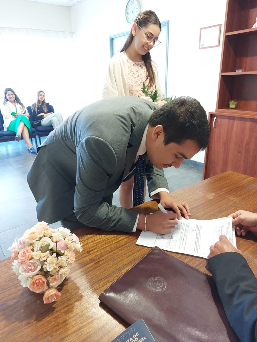 mikigram_'s tweet photo. Oficialmente fuera del mercado, con @JaviAranedaM https://t.co/u1ikJQA17k