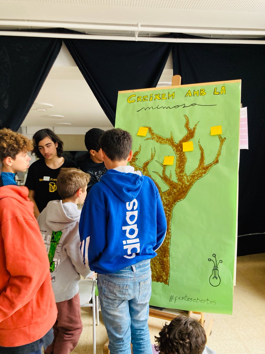 inscanoriac's tweet photo. Setmana de #portesobertes amb les escoles adscrites de l’@inscanoriac. Benvinguda, visita guiada per les instal·lacions del centre i el taller de dibuix-conversa de la Mimosa al pati Àgora. L'alumnat de 1r fa de guies a l'alumnat de 6è que ens visita. Casa vostra escoles. https://t.co/DD3f4IFeqk