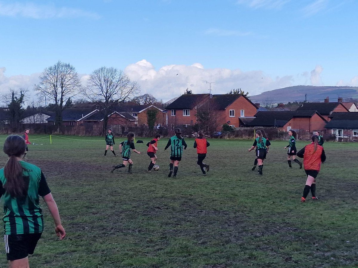 CPDMerchedPort's tweet photo. Clwb Pel Droed Merched Porthmadog would like to wish everyone at Clwb Pel Droed Henllan the very best of luck in there @FAWales 🏴󠁧󠁢󠁷󠁬󠁳󠁿 U16’s Girls Cup representing @nwgfootball https://t.co/gKZtbbHEUf