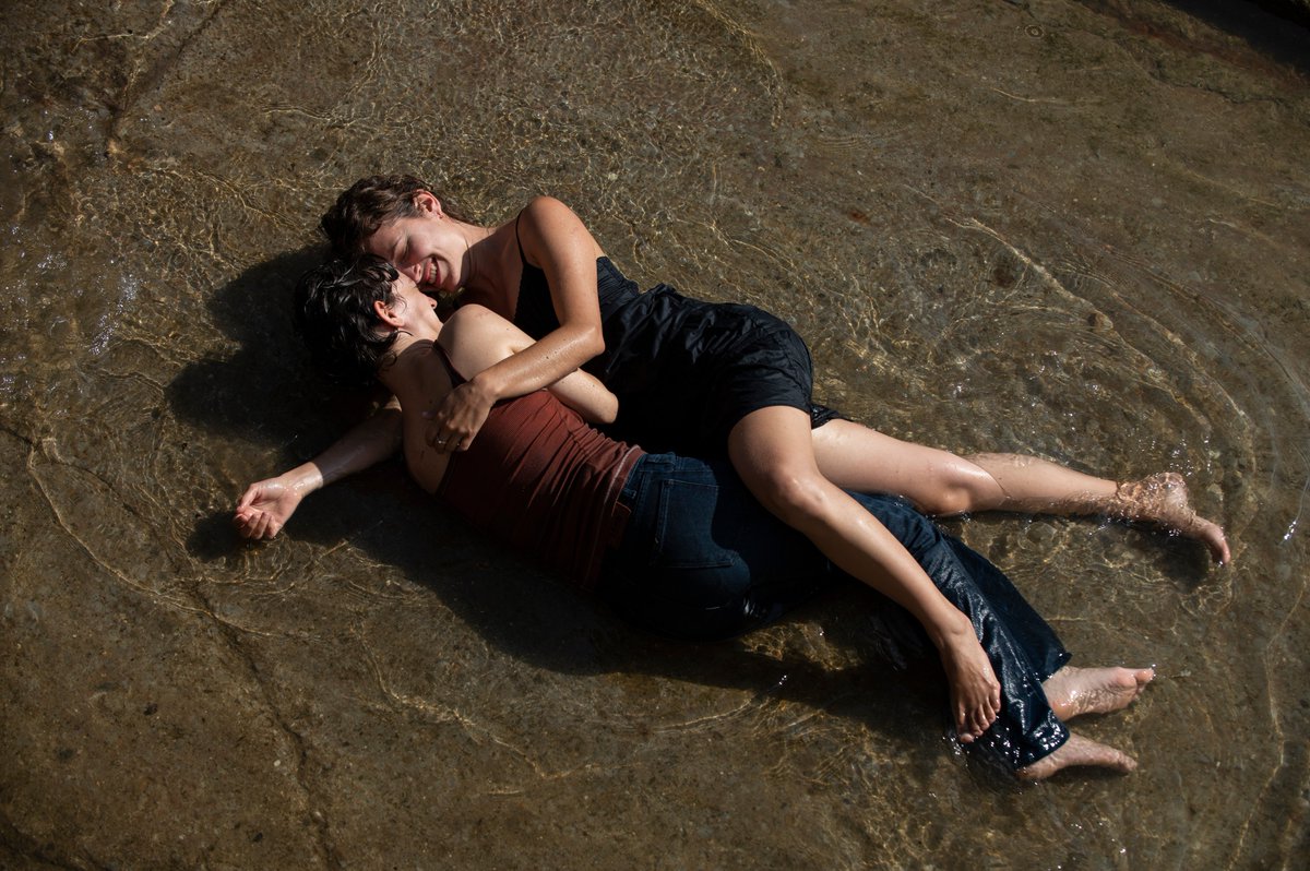 festivalmalaga's tweet photo. 🎬  [Las buenas compañías] "Verano de 1976. Bea tiene 16 años y colabora con un grupo de mujeres para  ayudar a abortar en condiciones dignas. La rebeldía que siente en la sangre se mezclará con un sentimiento inesperado: se enamora de una chica algo mayor que ella..." https://t.co/DWQly7QgAn