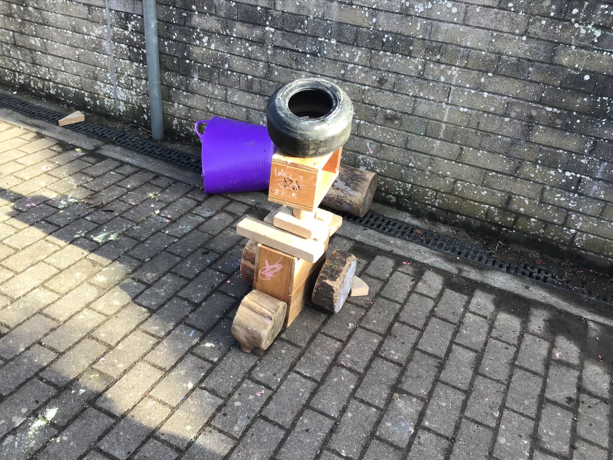 This weeks loose parts challenge was to create a satellite 🛰️  I was so impressed with their creations and some pupils even drew out the solar system using chalk! #looseparts #play