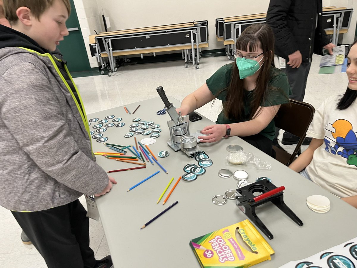 OlympusTSA's tweet photo. Tsa Night Yesterday! #TSANight #UtahCTE #UtahEvents #STEM #STEMPathways #OlympusHighSchool #EvergreenJuniorHigh https://t.co/NY0tG1uK5b