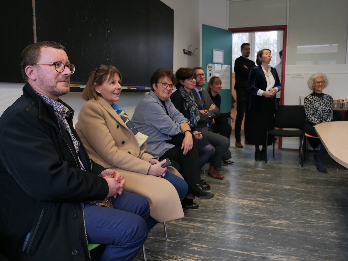 Prefet67's tweet photo. #Ukraine1An | 🇺🇦 J. Chevalier @Prefet67 a échangé avec les résidents ukrainiens du centre #Adoma #matzenheim.
Elle a salué l'engagement des services de l’État 🇫🇷, des collectivités et des associations mobilisés pour l'accueil et l'aide apportés aux ukrainiens. https://t.co/em6qQVpcnT