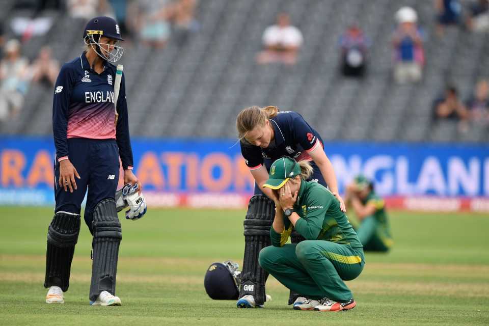 Cric_Ceylon's tweet photo. Time flies...
2017 #WorldCup Semi-Final vs 2023 #T20WorldCup Semi-Final 

England women defeated South Africa women in the semi-finals of #WT20WC 2014 and #WWC 2022

#ENGvSA https://t.co/4dZgSpBVWF