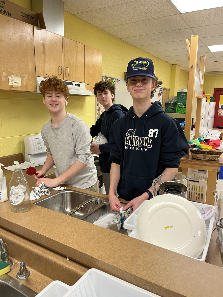 MsORielly's tweet photo. Attention parents and guardians, the 8-4’s are on dish duty all weekend long!! @stkevjr #mightymustangs https://t.co/8SuYAEqC6J