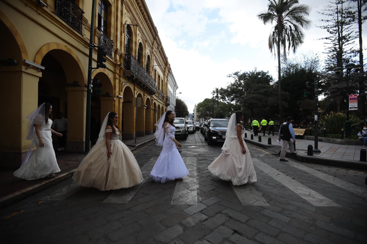 MunicipioCuenca's tweet photo. #ElAmorInvadeCuenca

Activamos varios puntos de la ciudad para mostrarle a todos el potencial de Cuenca como Destino de Romance, Bodas y Eventos Sociales.

Novias, damas de amor, cupidos y proveedores de servicios para este segmento, confirman que Cuenca es el destino del amor. https://t.co/mvEZbbuAt3