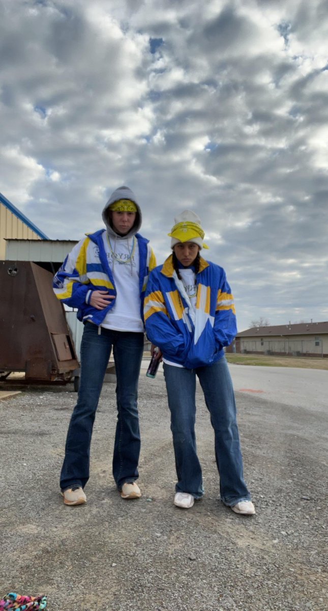 "We compete in a series of ag events such as roping, tug a war, sack race, hay-bale race." #reptheshield #dontcrossthecreek
<a href="/ReeveRoss42/">Reeve Ross</a> <a href="/Ashlynn_Vargas2/">Ashlynn Vargas</a> #90smerchforthewin