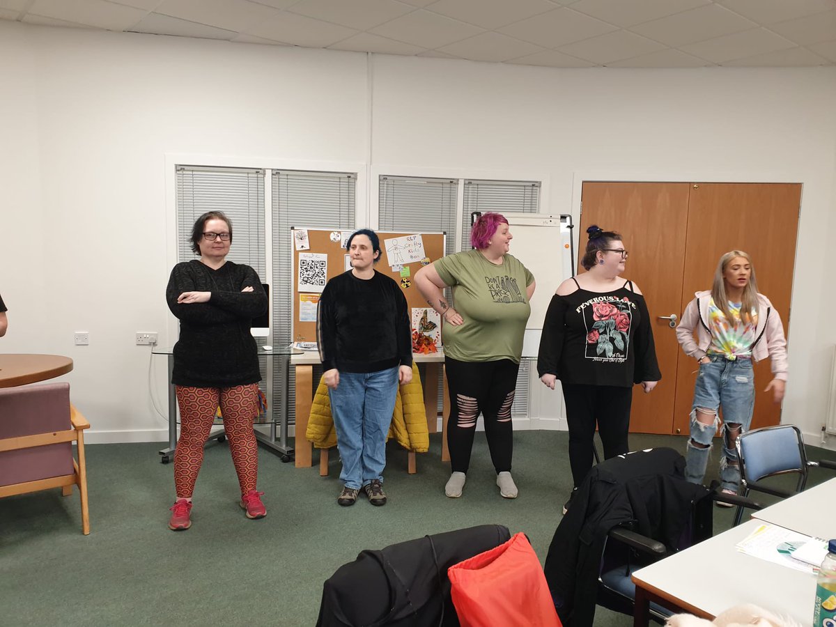 ResilienceLear1's tweet image. So…week 5 on our #TIER Pathway and the gang have been learning about Communication Styles, alongside a refresh on an Intro to Trauma. We also had #spacesforlistening, worked on emotional literacy using Feelings Wheels &amp;amp; rounded off the day with a movement Q&amp;amp;A activity. 🙌🏽⚙️📝🎓