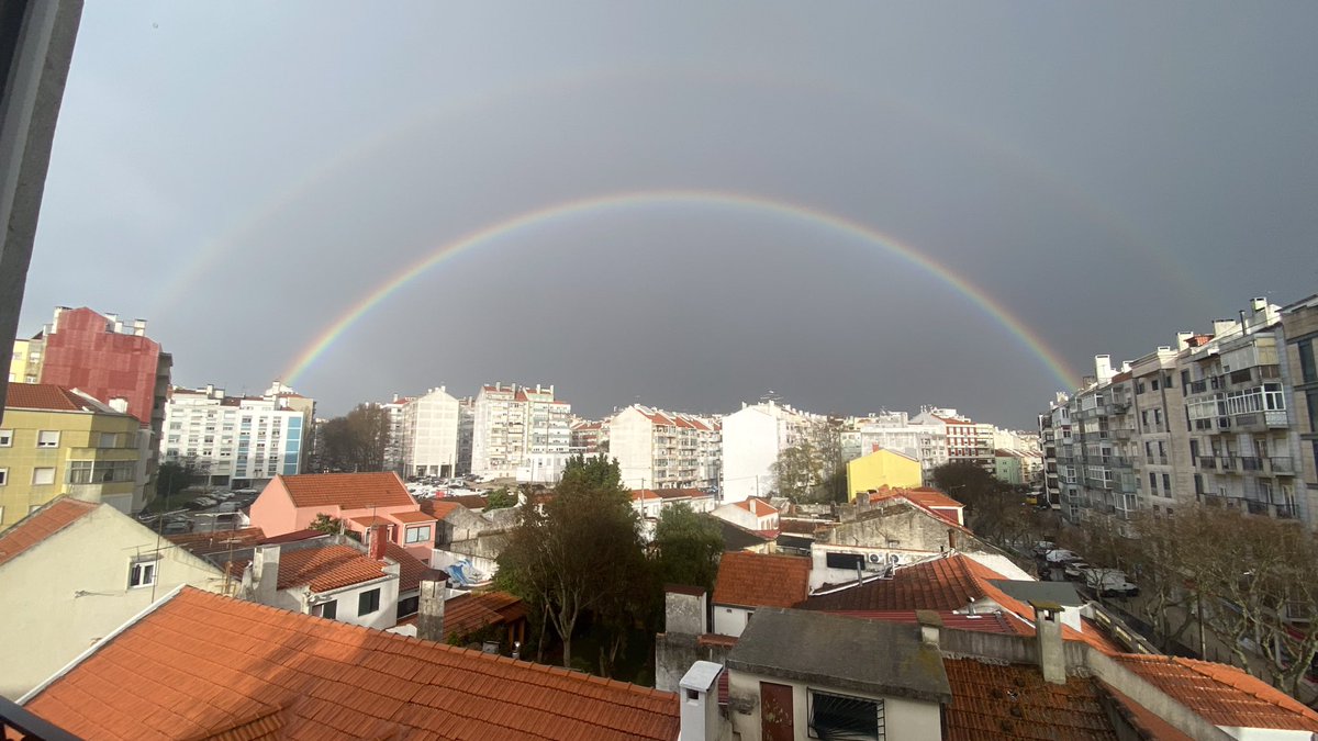 Ominous clouds followed by a hailstorm followed by a double rainbow over Benfica today….

#StormHour