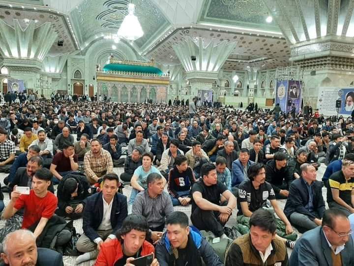 Daneshnaji20's tweet photo. مهاجران افغانستانی در ایران، از بیست و هشتمین سالروز شهادت رهبر شهید، عبدالعلی مزاری، اینگونه با شکوه و معنی دار تجلیل کردند. این مراسم در حرم امام راحل، با سخنرانی استاد شفق برگزار شد.
۵ دلو ۱۴۰۱
#StopHazaraGenocide https://t.co/OIn5rzqaC4